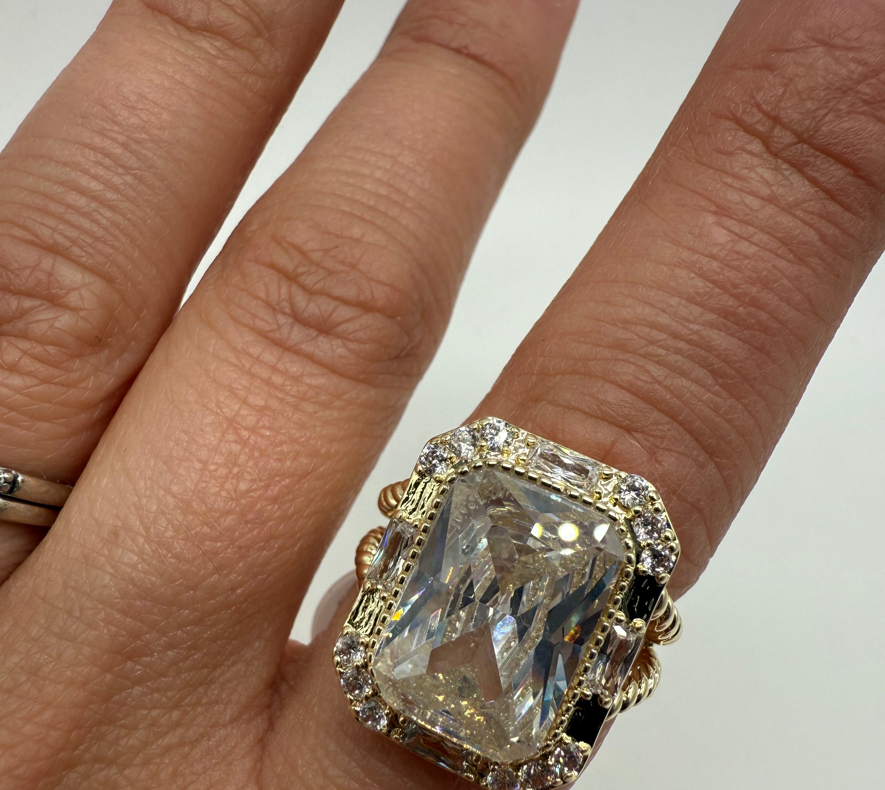 Trapping Beauty Ring-310 Jewelry-Millenx Accessories, LLC.-Heathered Boho Boutique, Women's Fashion and Accessories in Palmetto, FL