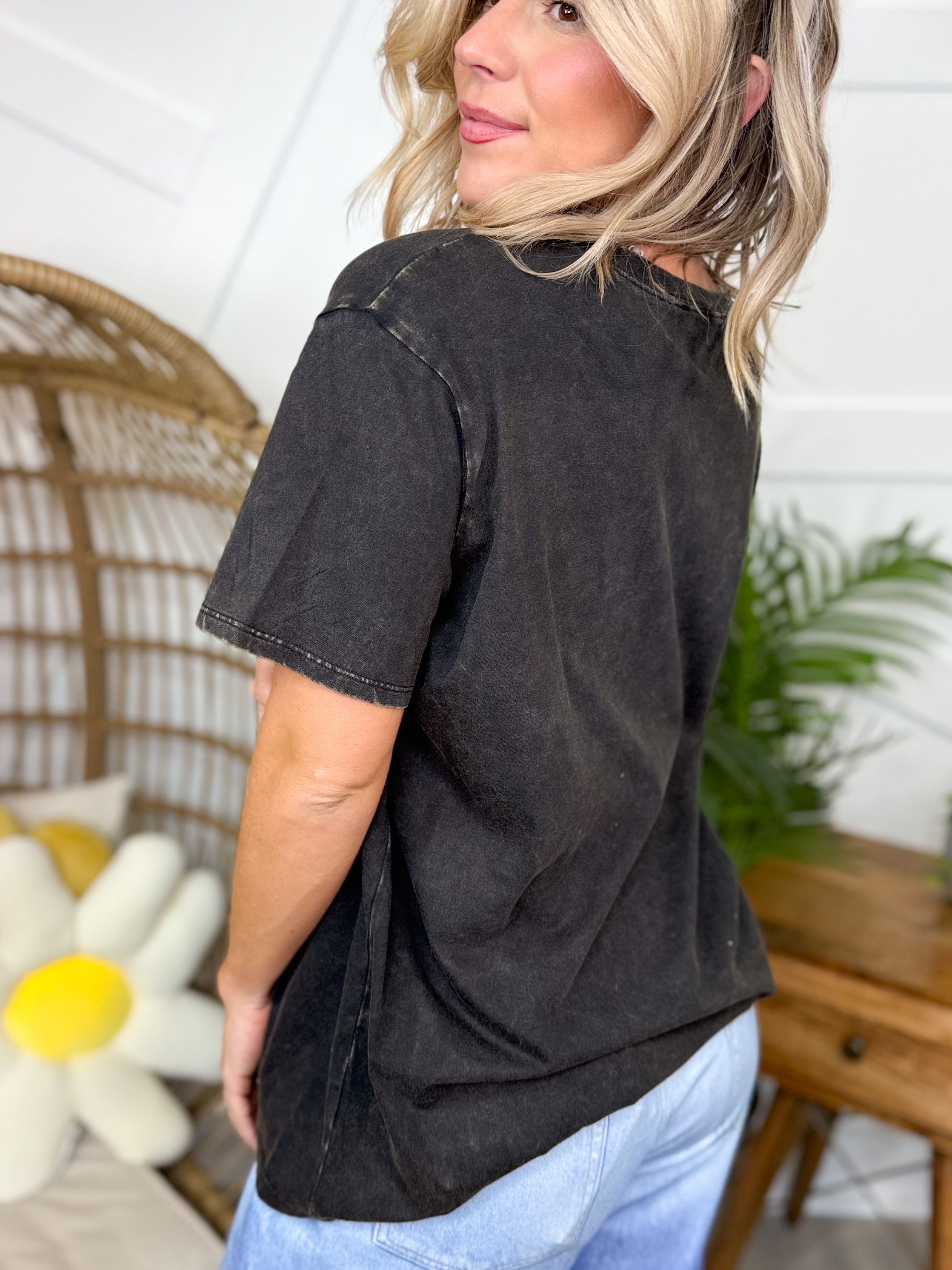 Salty Seashell Graphic Tee-130 Graphic Tees-Zenana-Heathered Boho Boutique, Women's Fashion and Accessories in Palmetto, FL