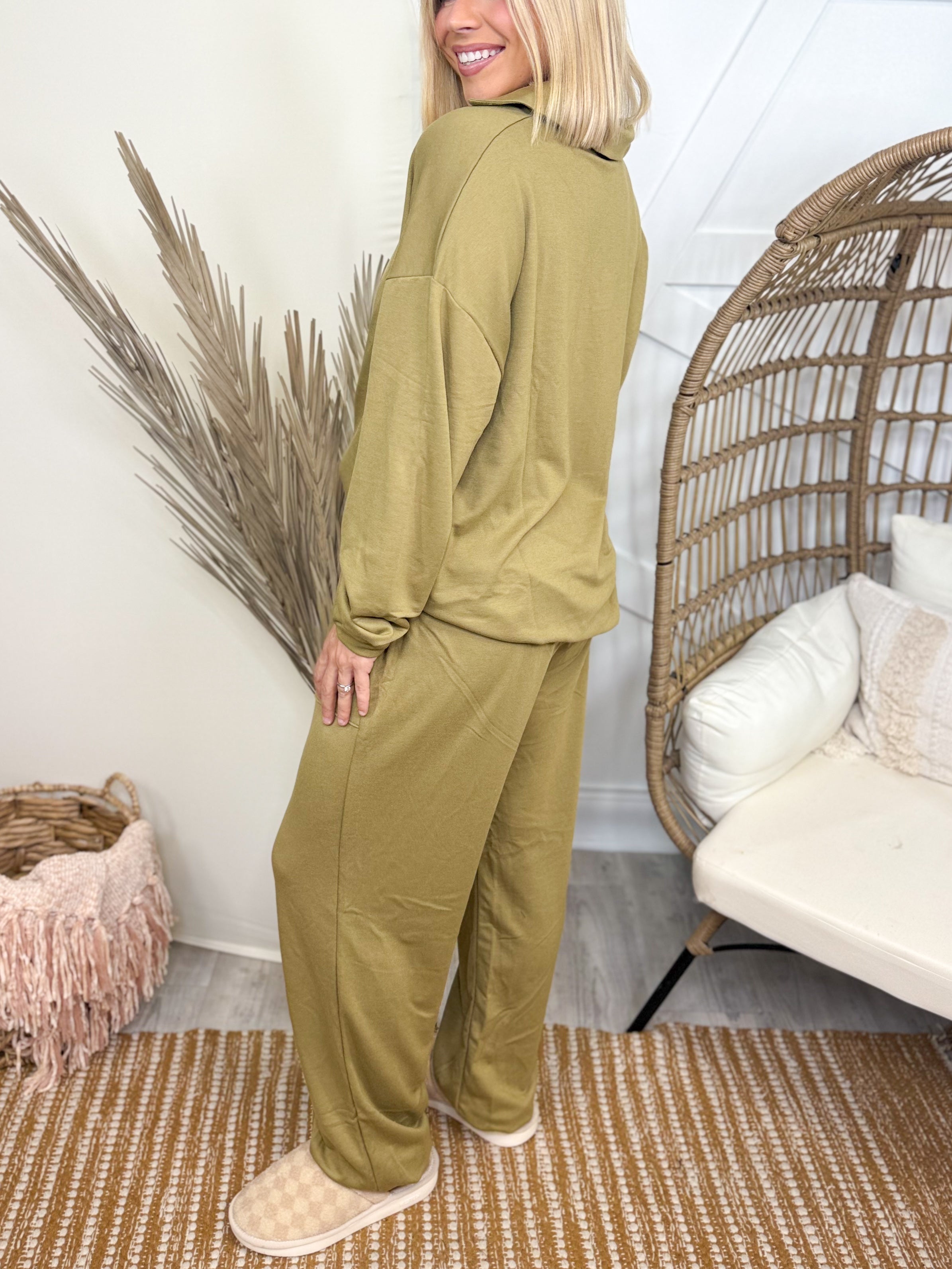 Weekend Traveler Set - Olive Meadow-240 ACTIVEWEAR/SETS-DEAR SCARLETT-Heathered Boho Boutique, Women's Fashion and Accessories in Palmetto, FL